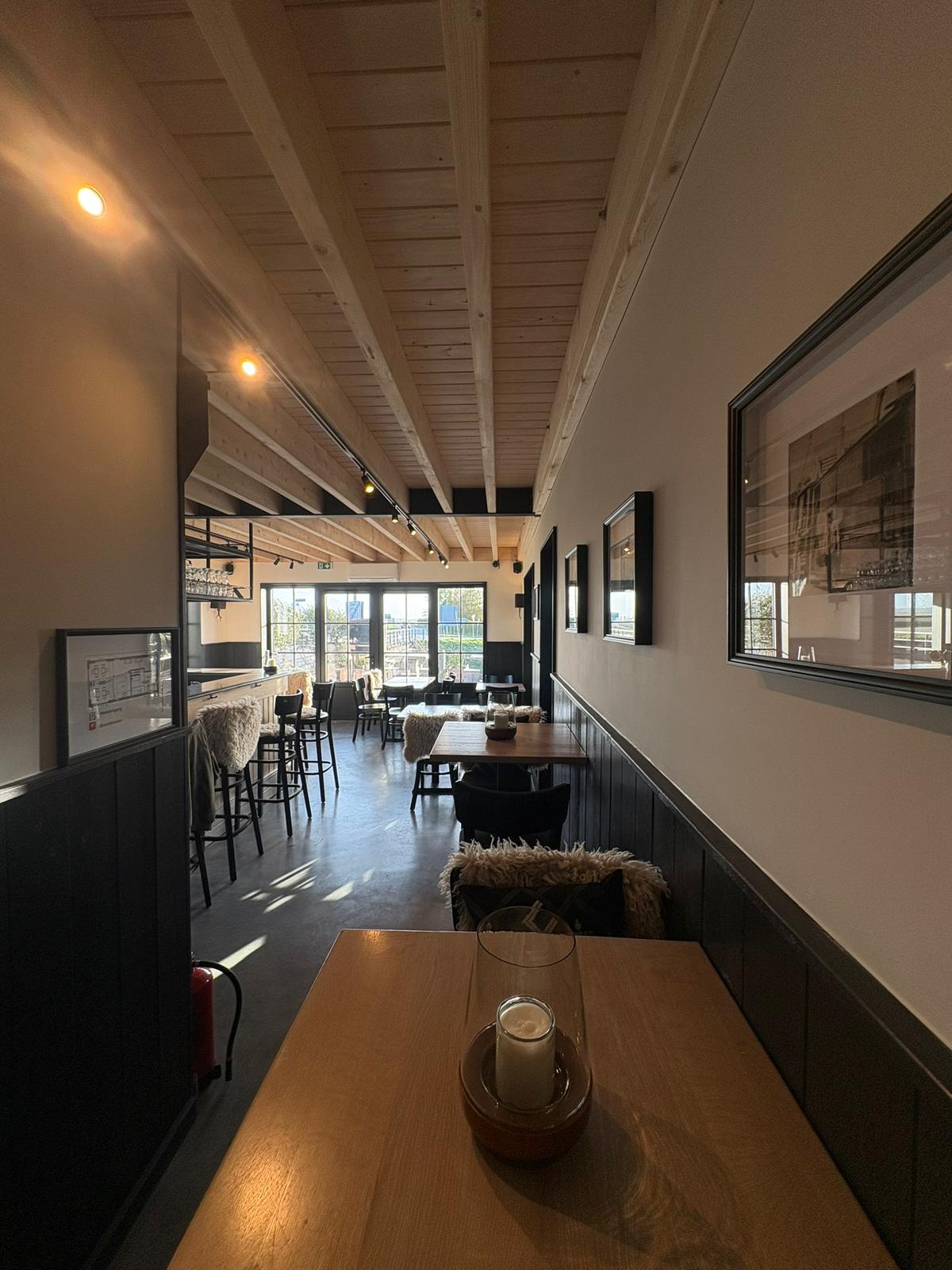 Sfeervol interieur van La Terrasse 364 met houten balken
